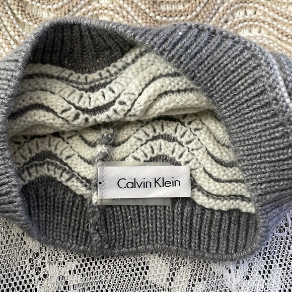 Calvin Klein Long Gloves with Matching Hat. Never worn - Picture 2 of 4